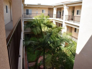 210 Casa Bella 2 Bedroom Condo by Redawning