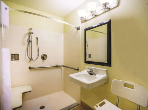 Garner Hotel Glen Burnie BWI Airport Area by IHG