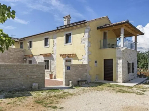 Ive in Orbanići with 5 bedrooms and 2 bathrooms
