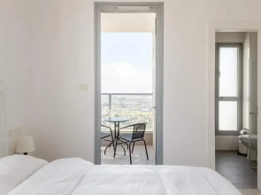 O-O Group -Luxury 3BR APT See View Tower