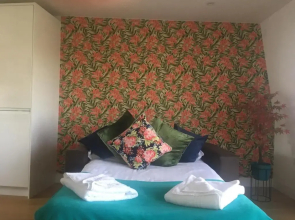 City Centre Penthouse with Terrace 5 mins walk to Colleges & Sleeps 6