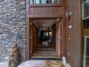 High Loop, 5 Bedrooms, Wood Fireplace, Hot Tub, Grill, Pool Table, Sleep 12