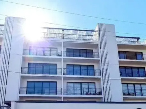 Condo Lt By Trvl2Hm