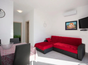 Beautiful Apartment in Rogoznica With 1 Bedrooms and Wifi