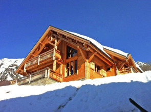 Luxurious Chalet in Vaujany French Alps with Balcony