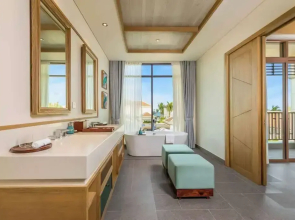 Luxe 3BR Villa: Pool, Breakfast & Housekeeping