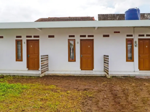 OYO 90809 Homestay Black Pink Merah Jambu Syariah