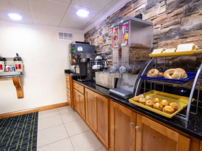 Days Inn & Suites Commerce