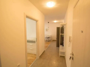 White Fields-Central 2-bdrm apartment with parking