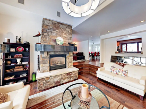 Grand 5,000 Square Foot 4br Mountain 4 Bedroom Home