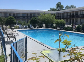 Hotel Rodeway Inn And Suites