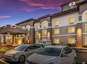 Best Western Douglas Inn & Suites
