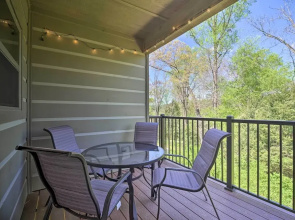 Townsend Condo w/ Pool, Great Smoky Mountain Views