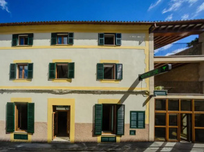 Embat Alberg Juvenil Hostel