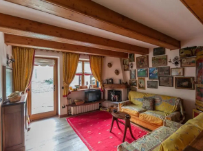ALTIDO Big Flat for 8 with Backyard and Parking in Courmayeur