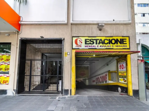 Amplo apartamento no centro, 2 quadras do metrô