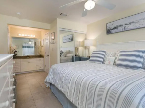 2bd 2ba 1st floor condo WALK TO BEACH