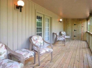 Lakeside Resort-the Holly Suites