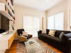 KIM, 2BDR West Melbourne Apartment