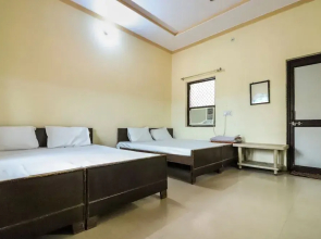 Shri Giriraj Dham by OYO Rooms