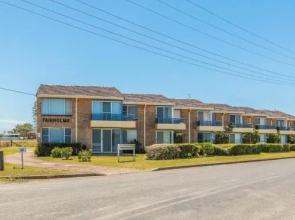 Fairholme 8, Perfect Lakefront Position