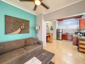 Incredible 3 BR Penthouse w BBQ Jacuzzi