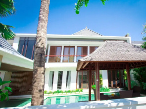 Apple Villa and Apartment