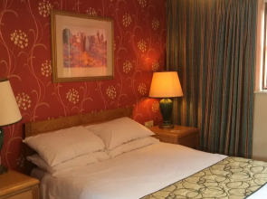 The Dark Barn Lodge - Guest House