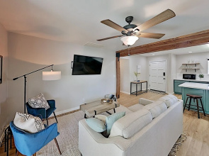 The Blue In Old Town 3 Bedroom Home