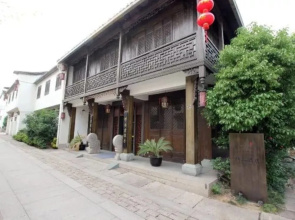 Hangzhou Xiangji. Yinyu Canal Bieyuan (Xiangji Temple Subway Station)