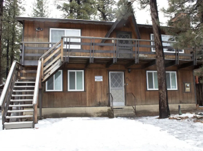 Bearly Rustic - 2BR 1BA, WiFi, Nice Back Yard for Snow Play