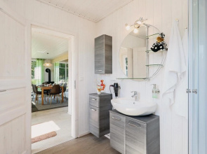 Awesome Home in Zerpenschleuse With 2 Bedrooms and Wifi