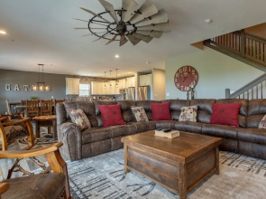 Lakefront Haven - 10 Br Home