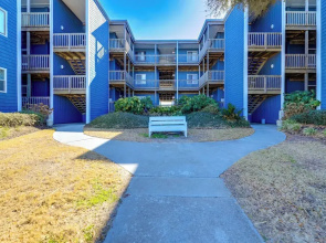 Beachfront Family Condo w/ Stunning Views!