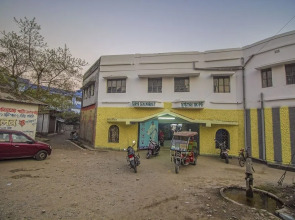 OYO 15721 Simrat Hotel