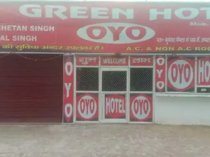 OYO 92428 New Green Hotel