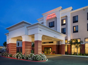 Hampton Inn & Suites Tulare