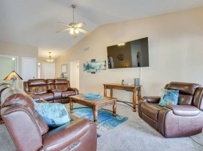 Family-friendly Home w/ Pool & Fire Pit in Peoria