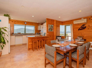 Picturesque on Paku - Tairua Holiday Home