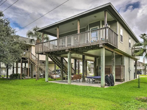 < 1 Mi to Beach: Salty Dog House in Galveston!