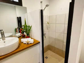 Tunui City Apartment - Quiet & Pool