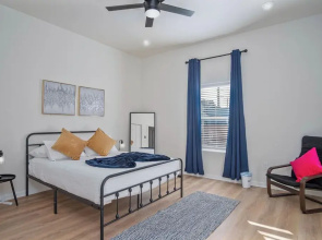 Pristine 3 BR/ 2BA Abode Close to Lovely Downtown!