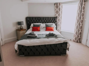 Cavendish House with Secure, Allocated Parking, 2 mins walk from Windsor Castle