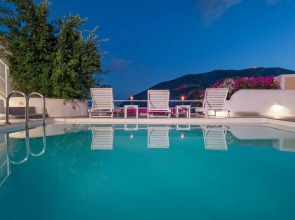 White Cave Private Villa