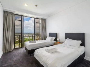 Panoramic Views 2 Bedroom Penthouse Apartment With Carpark