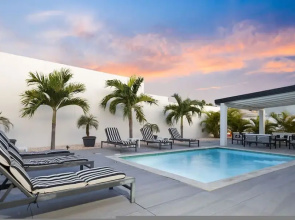 Tides Villa 4BR Private Pool Walk to the Beach