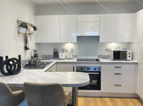 Luxury Apartment - Lakeside