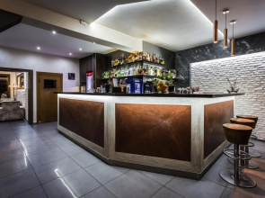 eL Cafe Bar & Restaurant