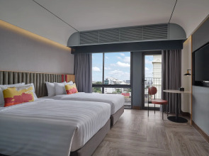 The Quarter Onnut by UHG