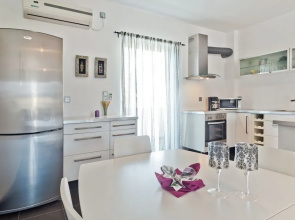 Gefiraki House